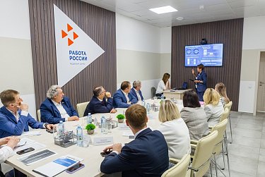 Депутаты обсудили проблему кадров и возможности кадрового центра